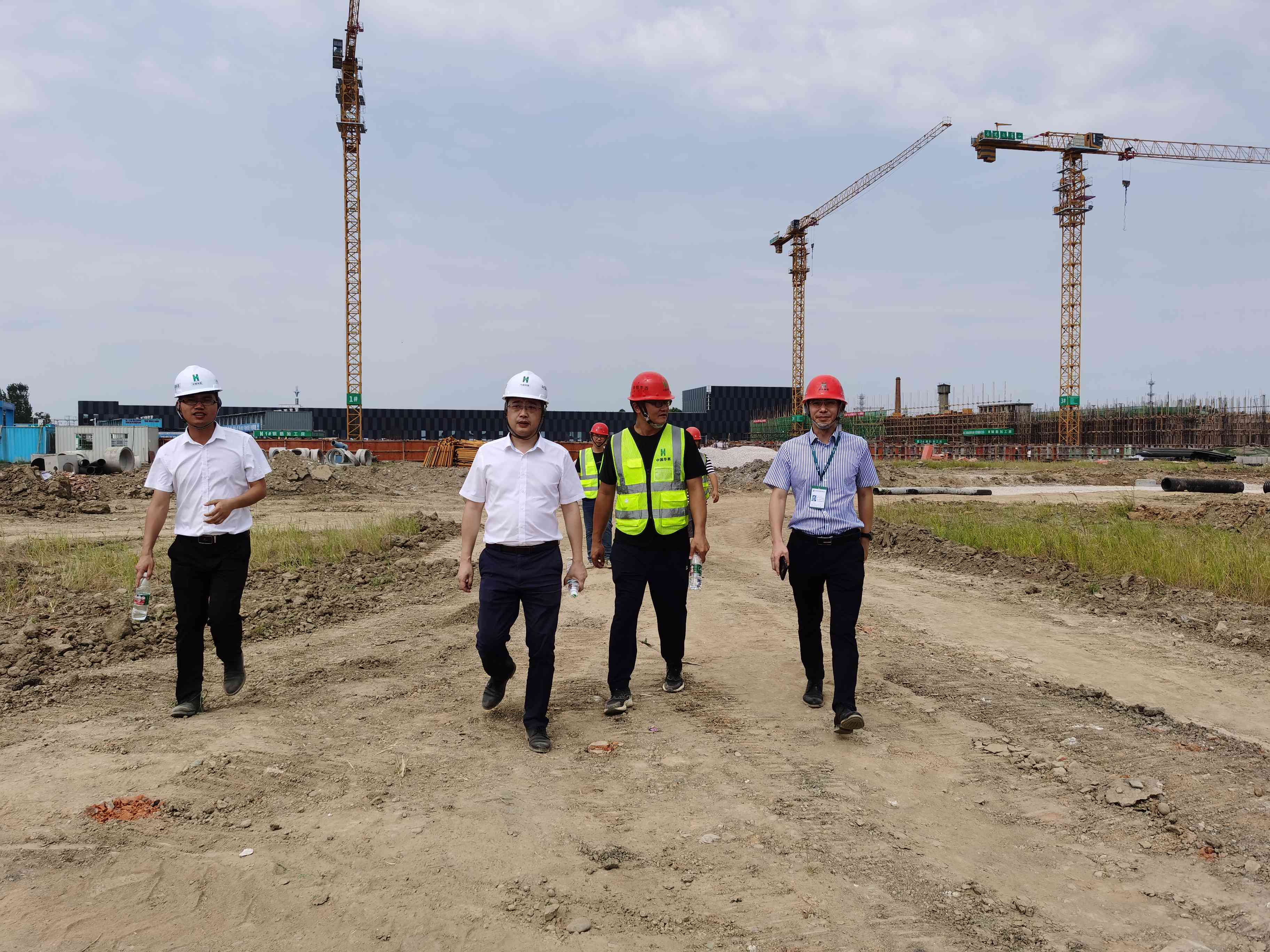 羅驥到廣漢華僑鳳凰40萬噸高強包裝用紙技術(shù)擴建改造項目調(diào)研指導(dǎo)工作(1)